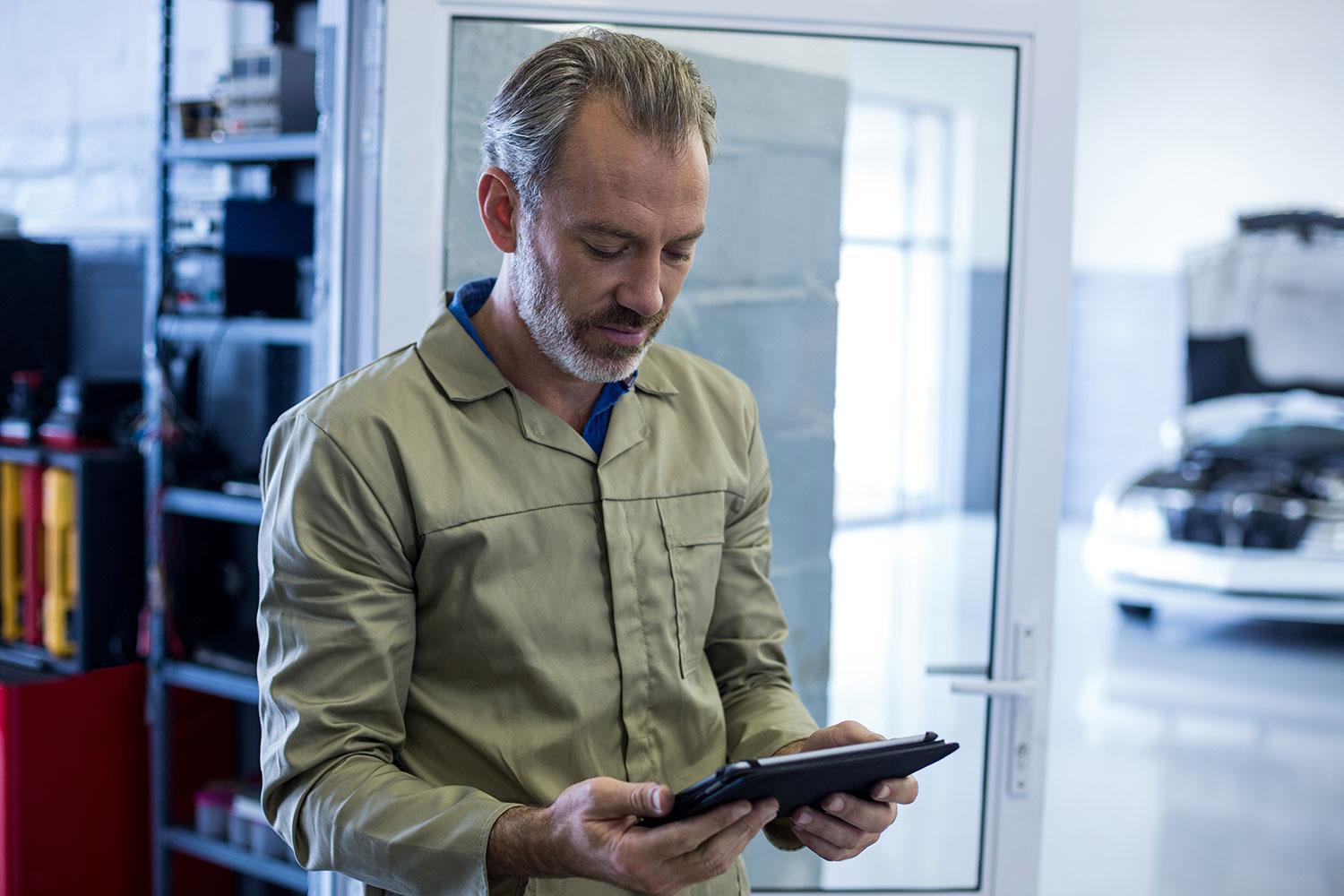 Mechanic using tablet